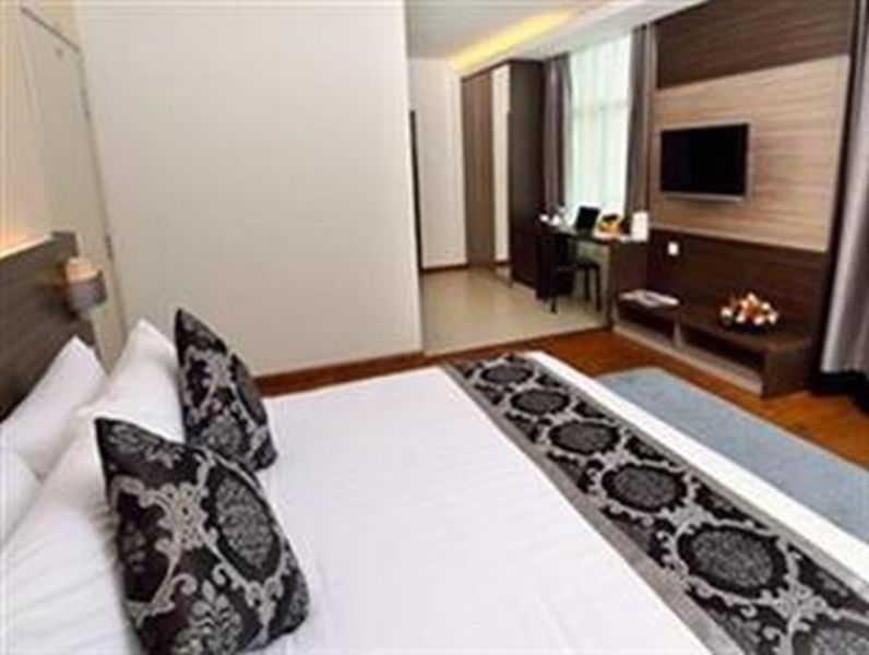 Holiday Villa Hotel & Suites Kota Bharu - Wakaf Che Yeh, Night Market Exterior foto