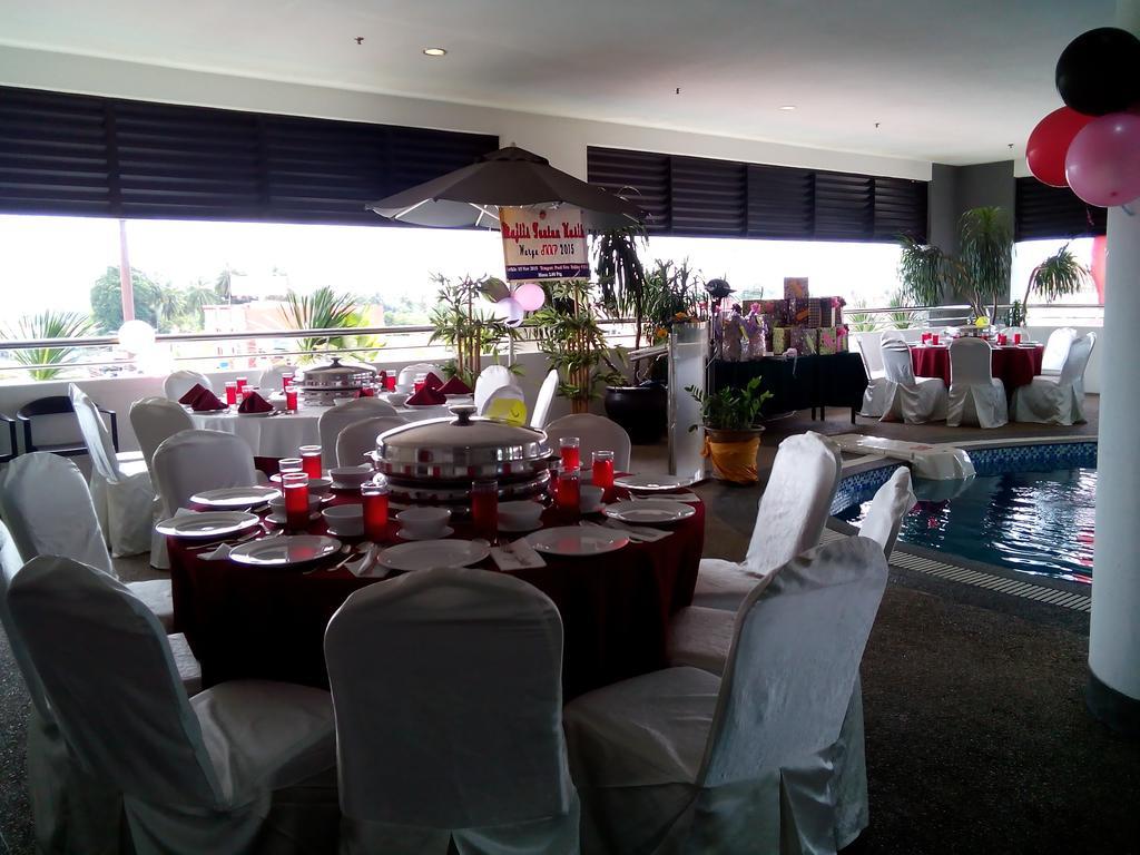 Holiday Villa Hotel & Suites Kota Bharu - Wakaf Che Yeh, Night Market Exterior foto